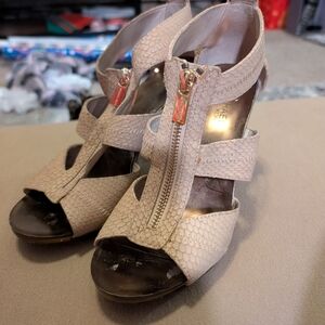 Michael Kors Beige Textured Heels